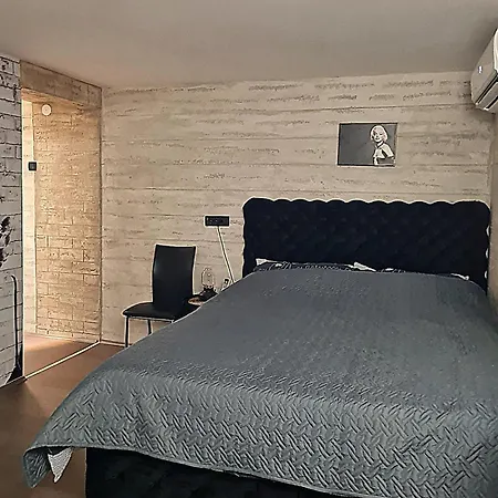 Marilyn Banovo Brdo Belgrade